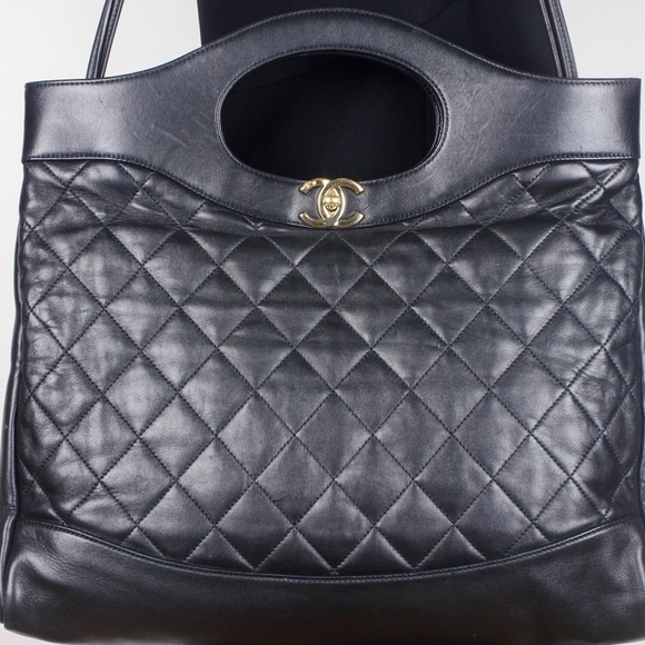 2018 Chanel Lambskin Chanel 31 Medium Shopping Bag - Picture 2 of 8